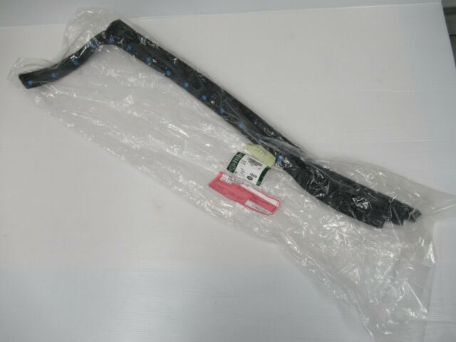 LR163140 - ARKA KAPI ALT LASTİĞİ SOL (RRS/2014) - Land Rover