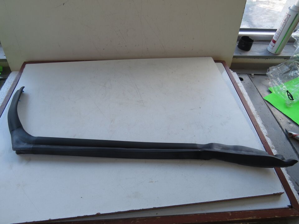 LR163140 - ARKA KAPI ALT LASTİĞİ SOL (RRS/2014) - Land Rover