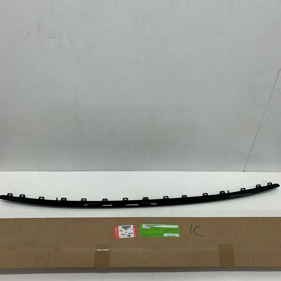 LR095018 - ÖN TAMPON ALT ÇITA(VELAR) - Land Rover