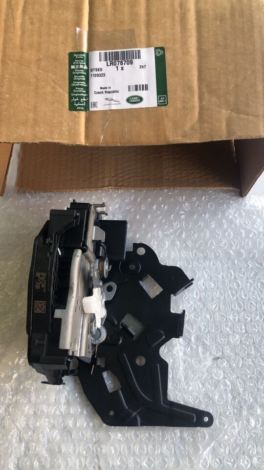 LR078709 - ÖN KAPI KİLİDİ SAĞ (3.0L V6 VOGUE) - Land Rover