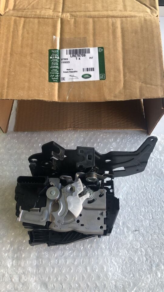 LR078709 - ÖN KAPI KİLİDİ SAĞ (3.0L V6 VOGUE) - Land Rover