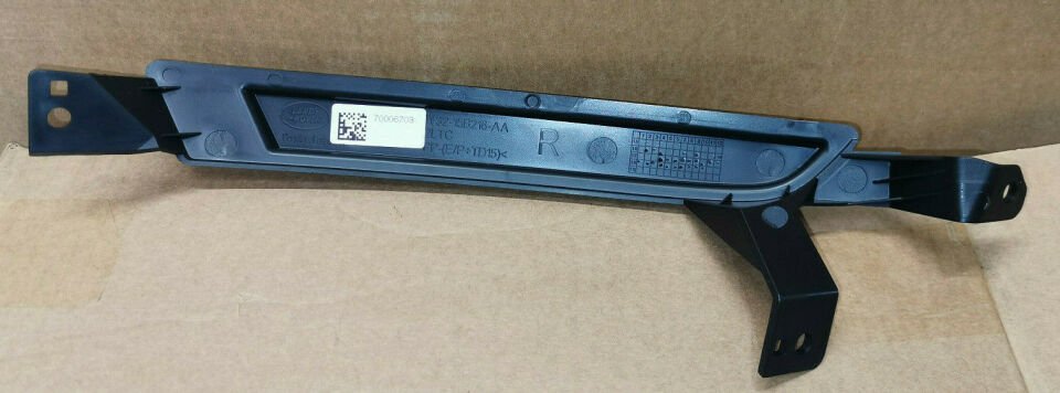 LR083111 - ÖN SİS FAR KAPAK SAĞ (DİSCOVERY 5) - Land Rover