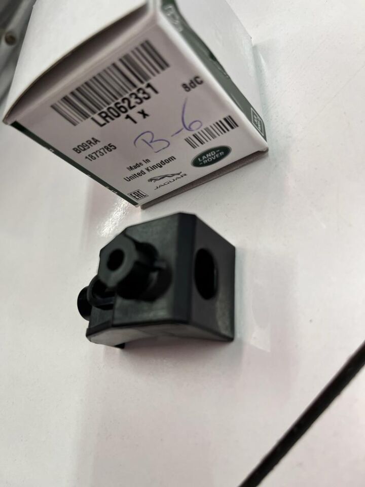 LR062331 - İNTERCOOLER ÜST BRAKETİ (VOGUE/SPORT) - Land Rover