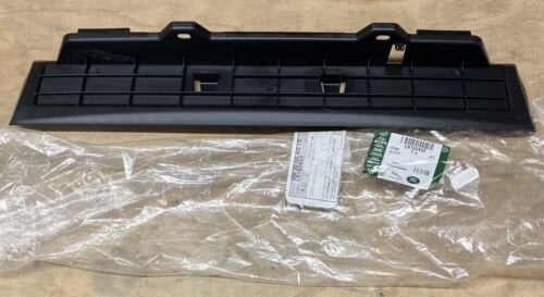 LR152433 - ÖN TAMPON ALT DEFLEKTÖR (2.0L Hİ PHEV/VELAR) - Land Rover