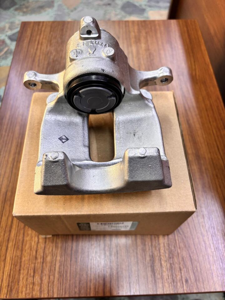 LR036567 - ARKA FREN KALİPER SAĞ (3.0L/RRS/VOGUE) - Land Rover