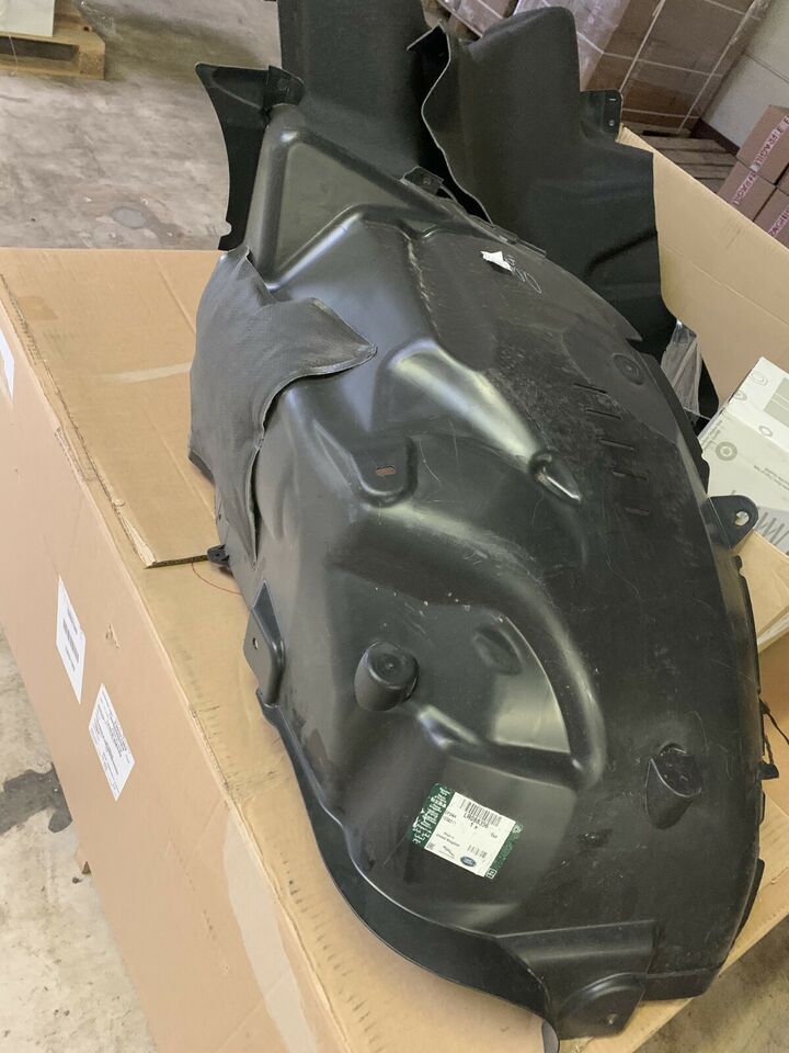 LR088356 - ÖN ÇAMURLUK DAVLUMBAZI ÖN SAĞ GG(EVOQUE) - Land Rover