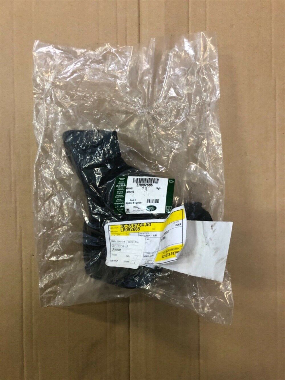 LR092685 - DEFLEKTÖR BRAKET ALT SOL (VELAR) - Land Rover