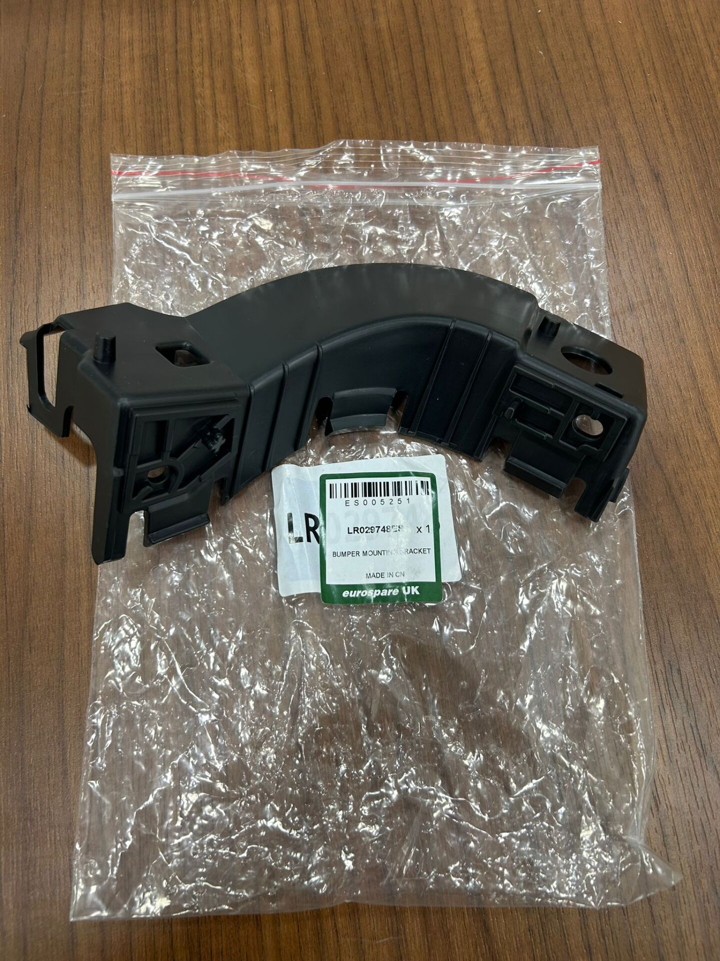 LR029748G - ÖN TAMPON BRAKETİ SAĞ (2.2) - Eurospare