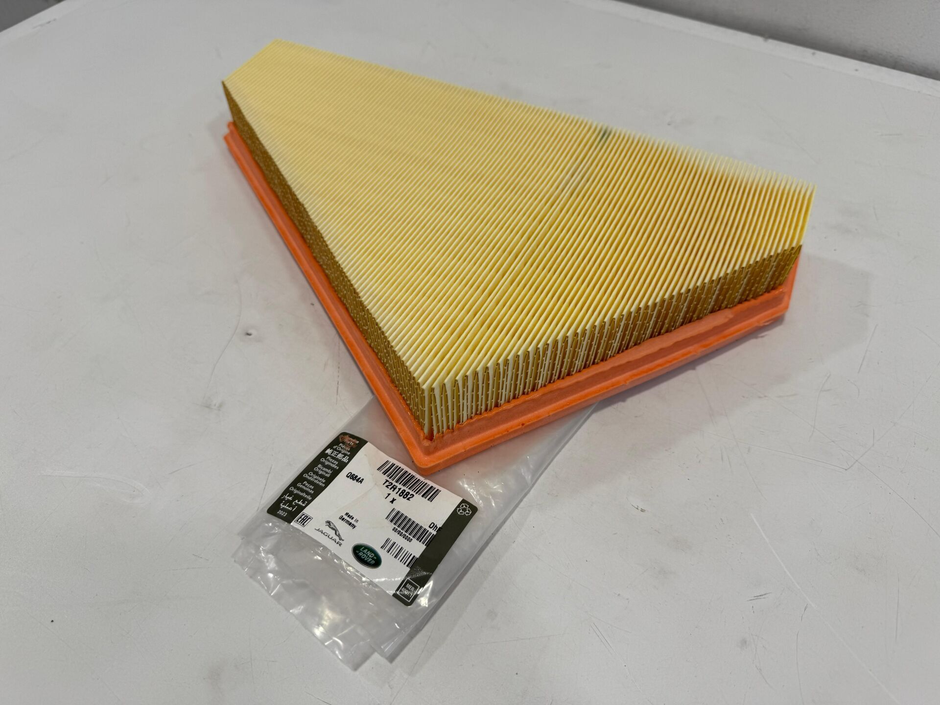 T2R1882 - HAVA FİLTRESİ SAĞ (F-TYPE) - Jaguar