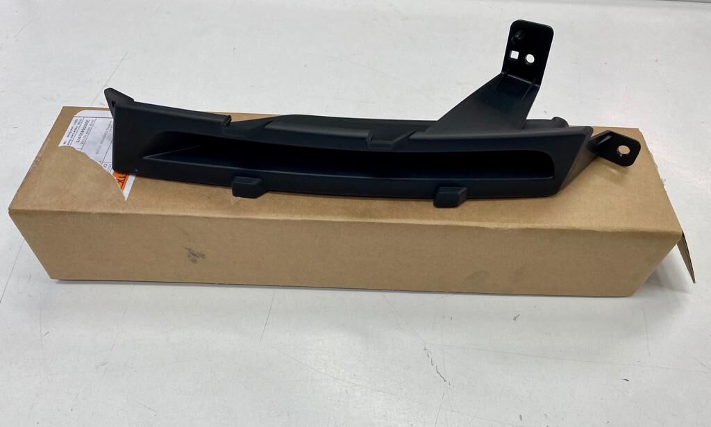 LR099282 - ÖN SİS ÇERÇEVE SAĞ (RRS/2018) - Land Rover