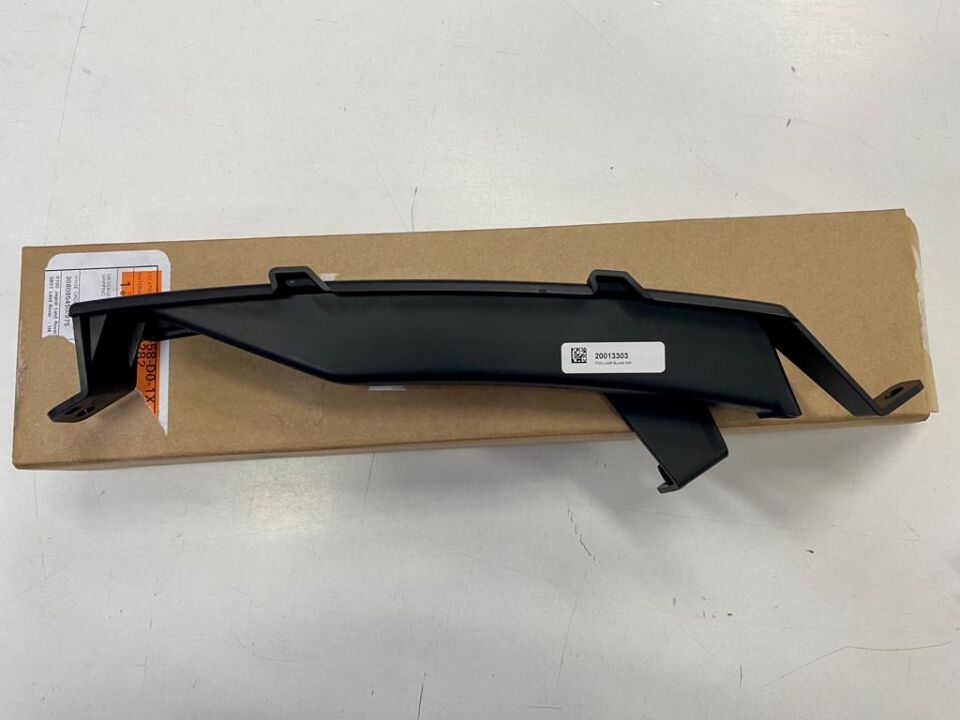 LR099282 - ÖN SİS ÇERÇEVE SAĞ (RRS/2018) - Land Rover