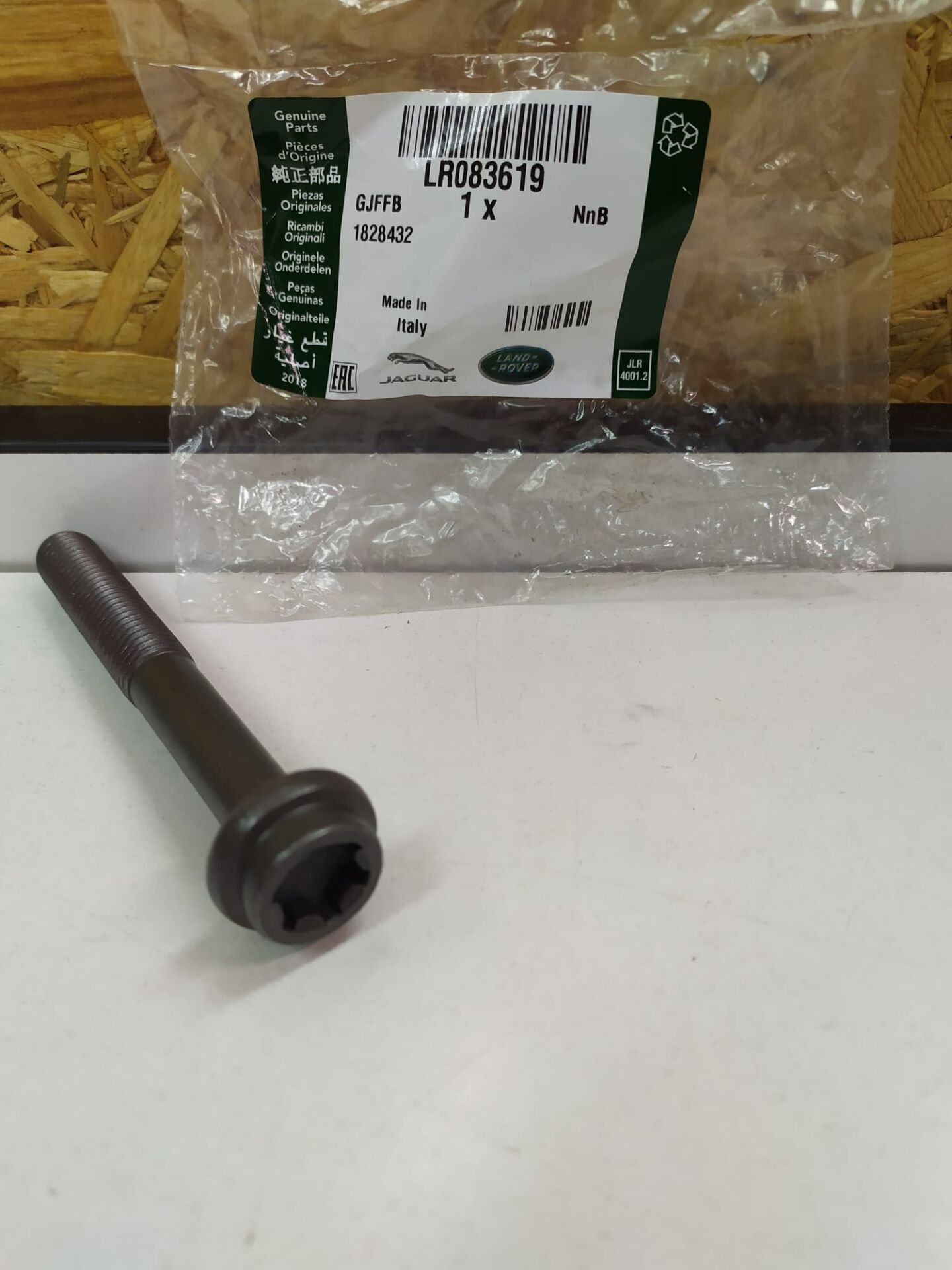 LR083619 - KEP CİVATASI (2.0 EVOGUE/SPORT) - Land Rover