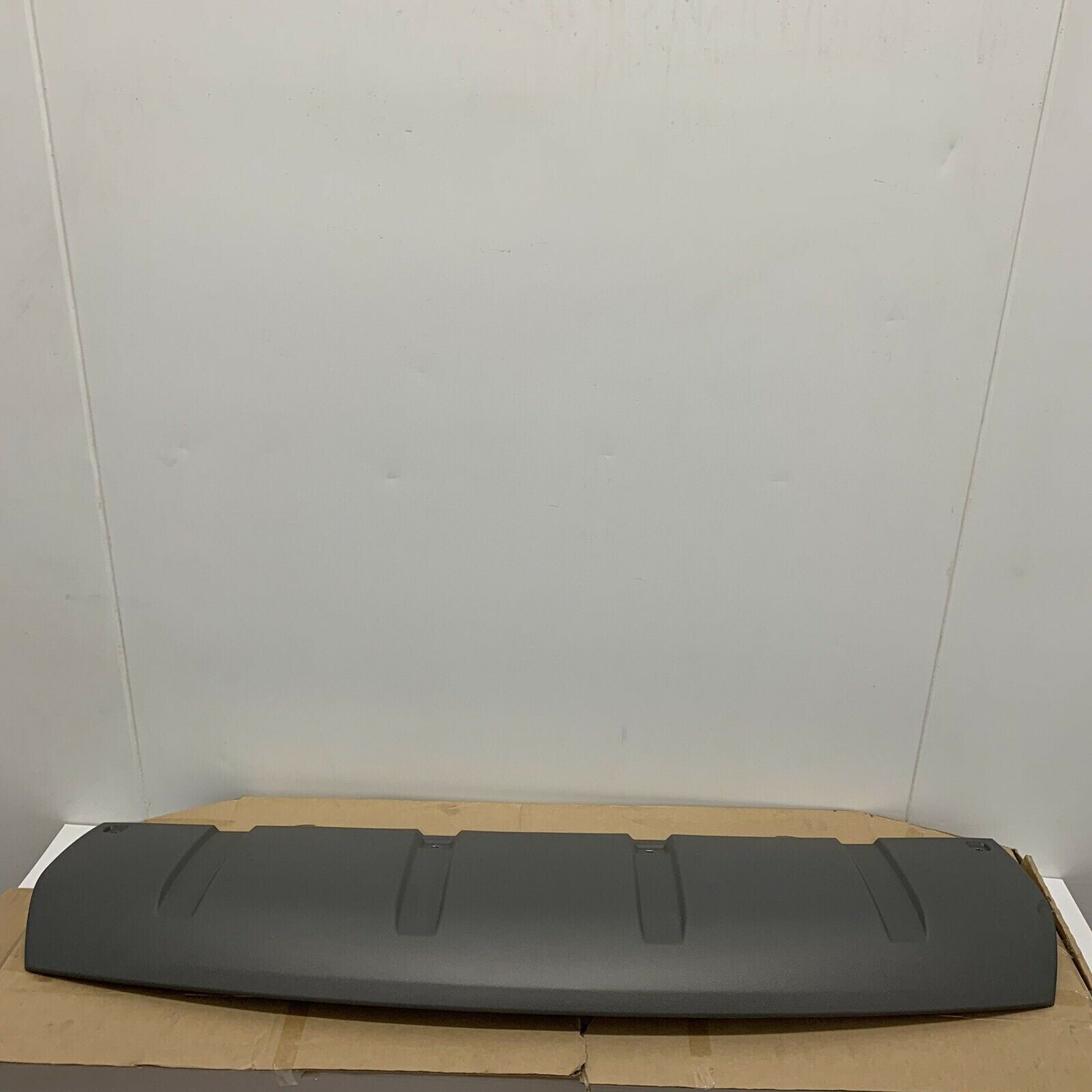 LR083106 - ÖN ÇEKİ DEMİR KAPAK(DİSCO-5) - Land Rover