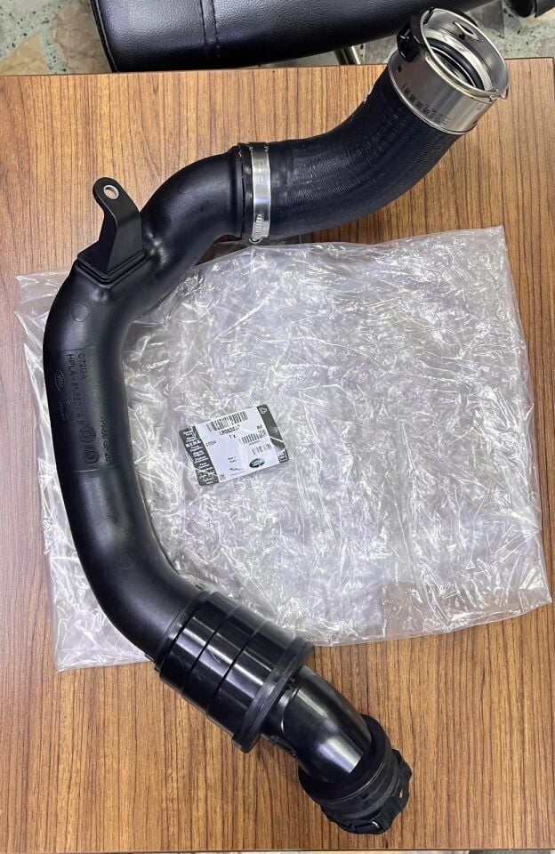 LR082432 - İNTERCOOLER/TURBO BORUSU 2.0 DZL. (DİSC.S5) - Land Rover