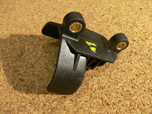 LR134915 - RADYATÖR ALT BRAKET (3.0 V6 /VELAR) - Land Rover