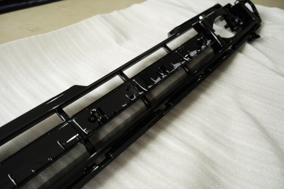 LR132812 - ÖN TAMPON ÜST IZGARA (NEW DEFENDER) - Land Rover