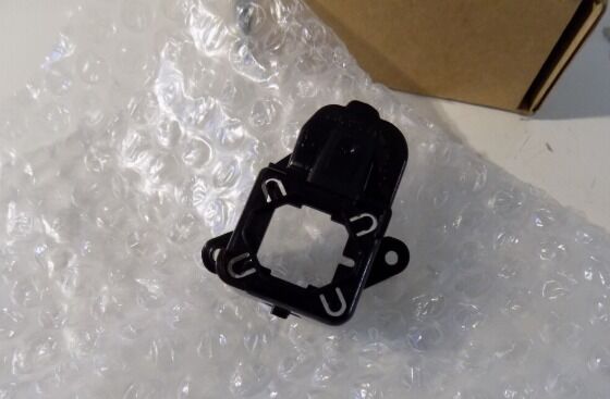 LR120541 - AYNA KAMERA TUTUCU BRAKETİ (VOGUE 13>) - Land Rover