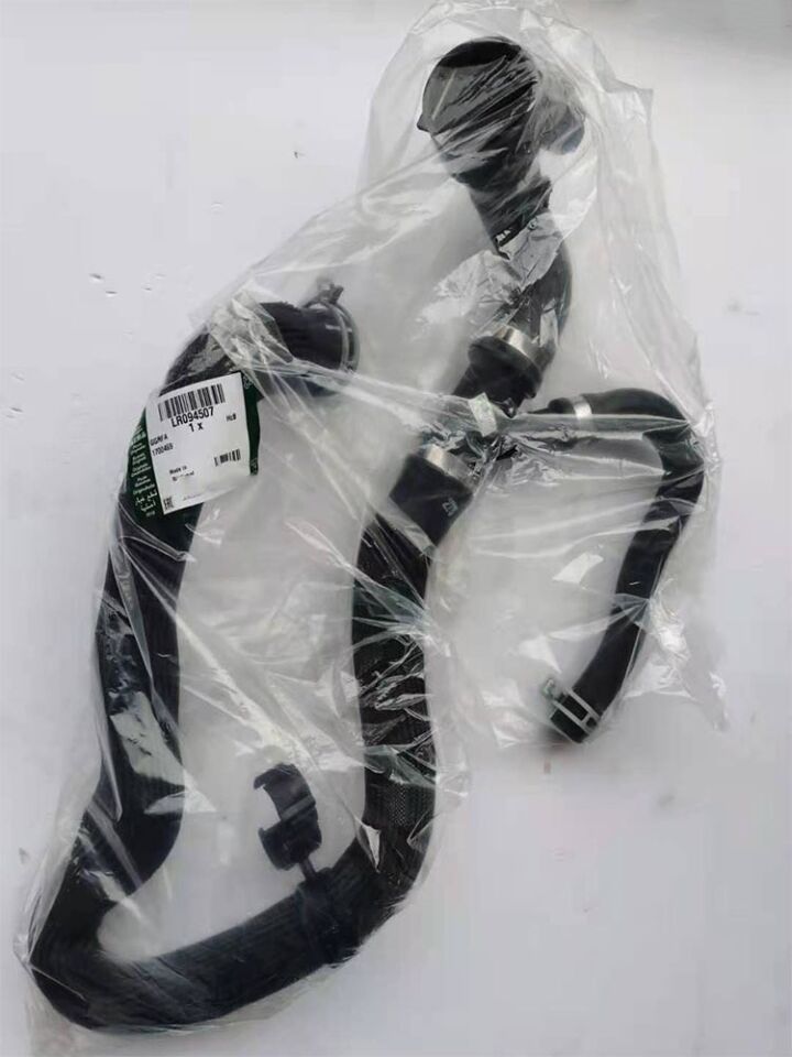 LR094507 - RADYATÖR ALT HORTUM 2.0L(EVOQUE) - Land Rover