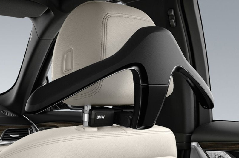 51952449251 - Travel & Comfort Koltuk Arkası Elbise Askısı (Siyah) - BMW Group