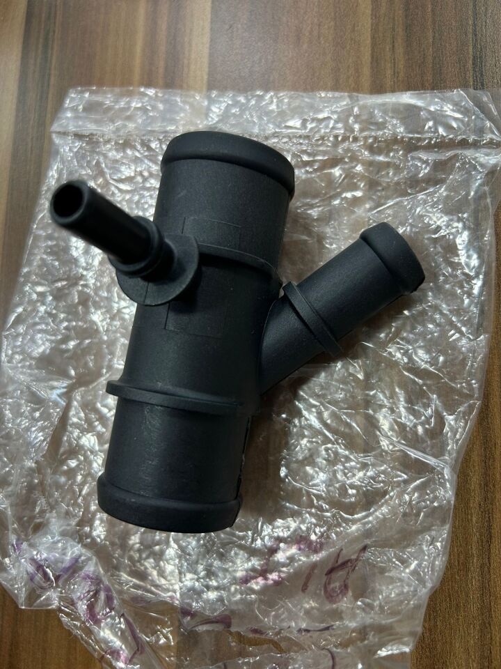 LR025969G - RADYATÖR HORTUM DİRSEKLERİ (3.0/NWD4) - İNG-İTHAL