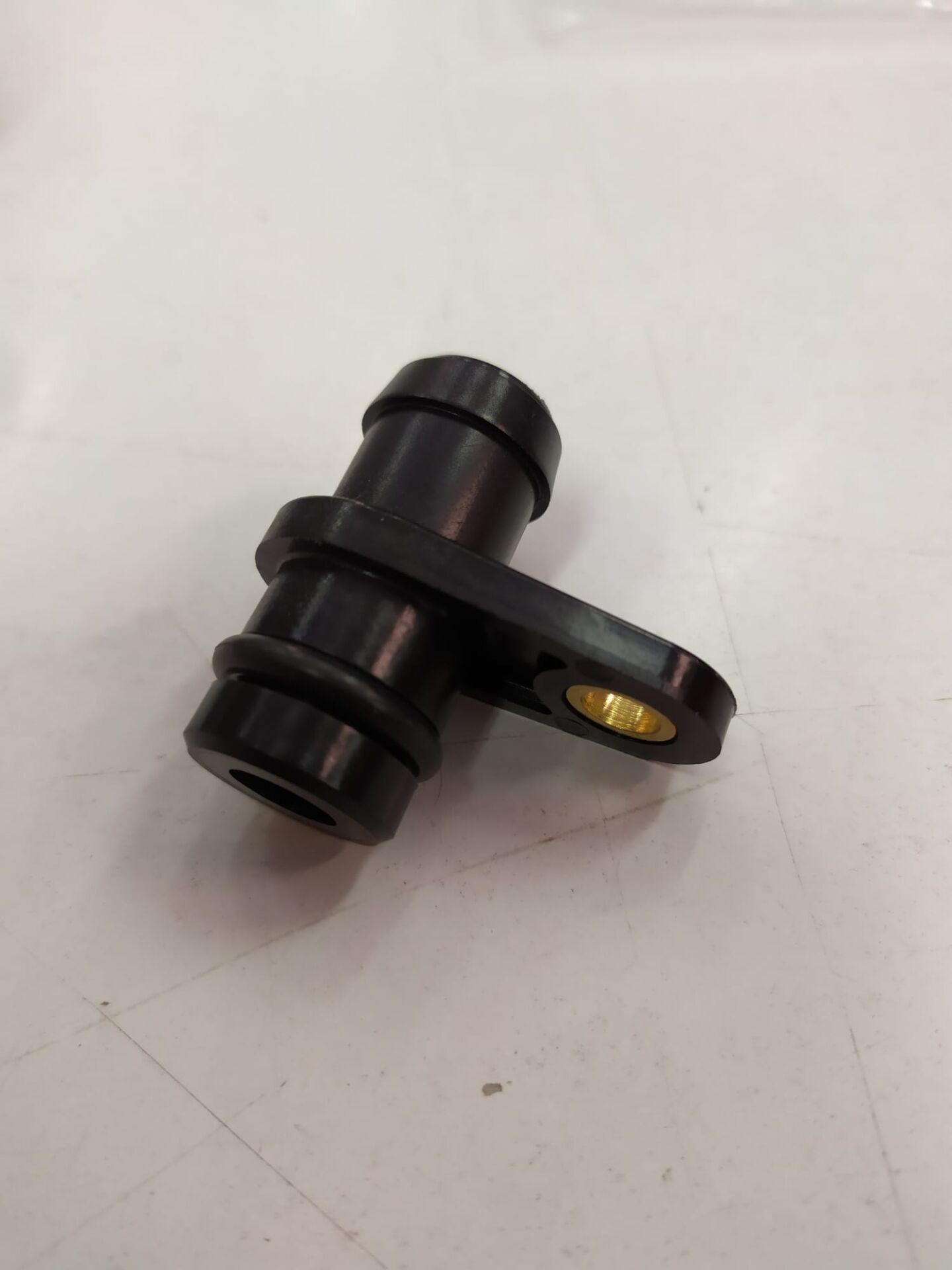 LR073690 - SU ÇIKIŞ BAĞLANTI BORUSU 2.0 DZL. (NEW EVOQUE/DİSC.SPORT) - Land Rover