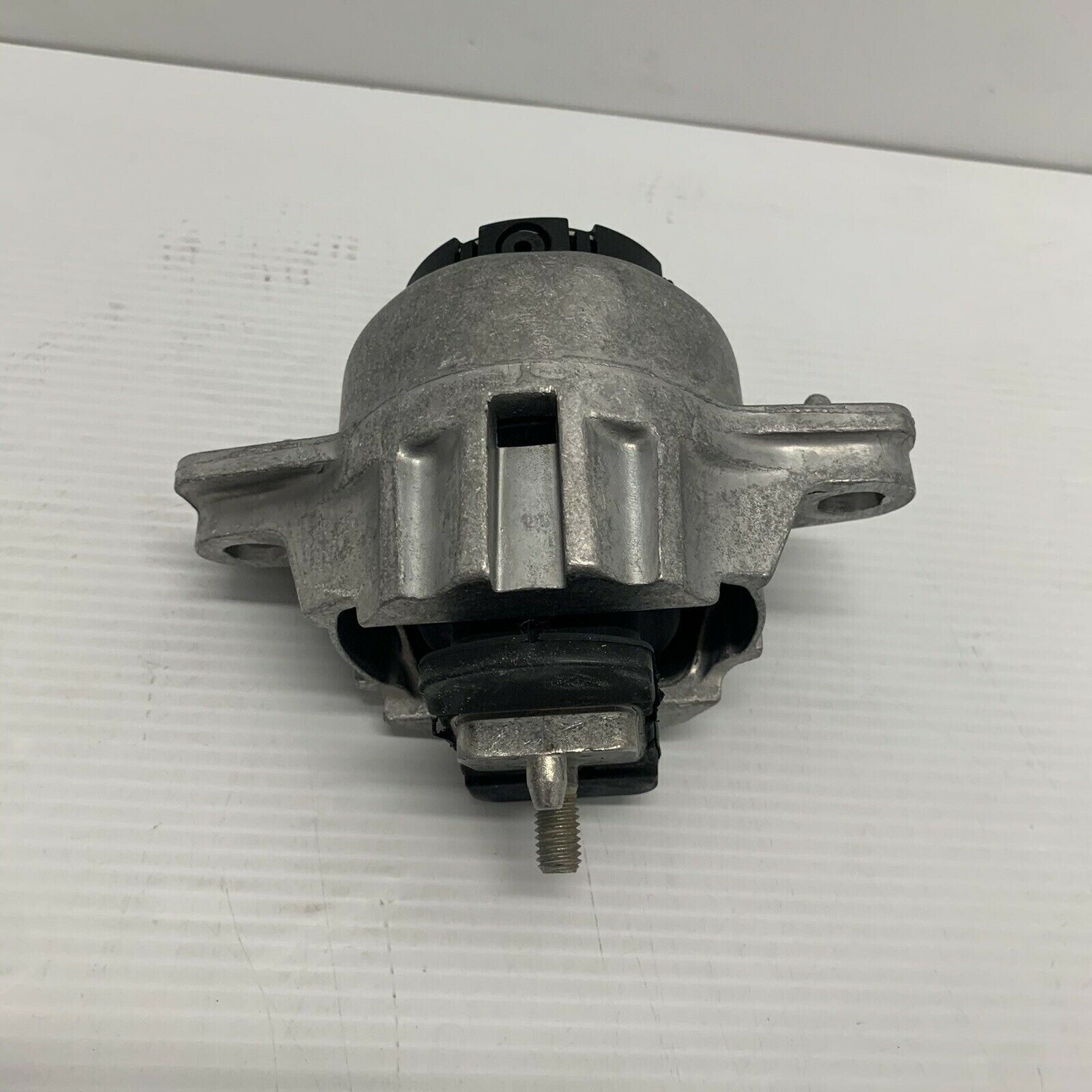 LR141381 - MOTOR TAKOZU SAĞ (VELAR) - Land Rover