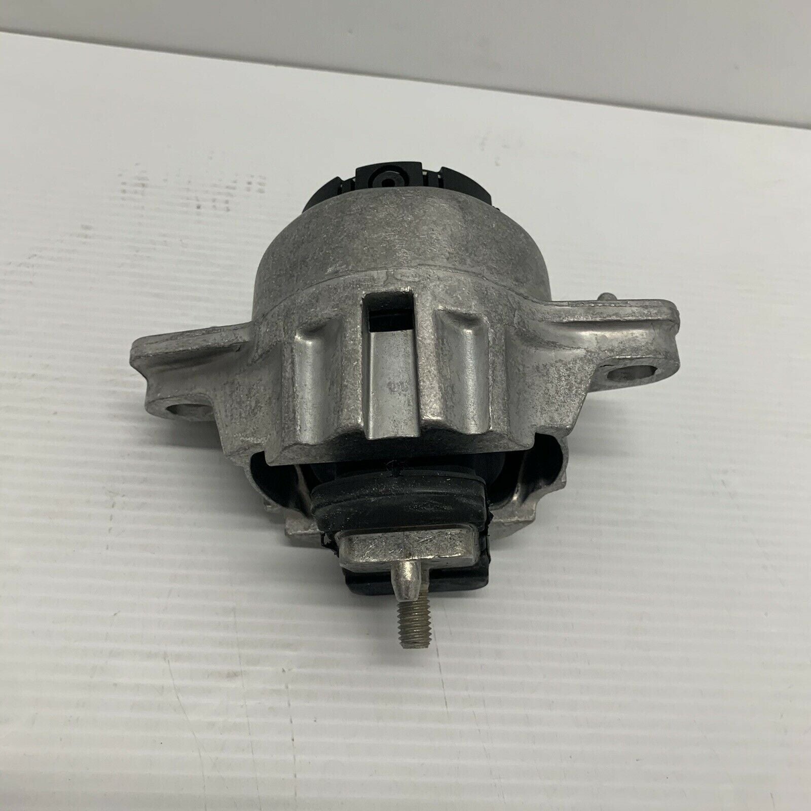 LR141381 - MOTOR TAKOZU SAĞ (VELAR) - Land Rover