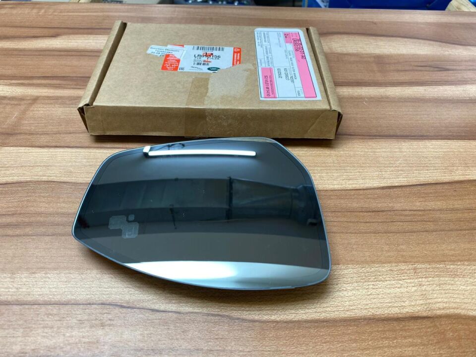 LR093156 - AYNA CAMI SAĞ(VELAR) - Land Rover