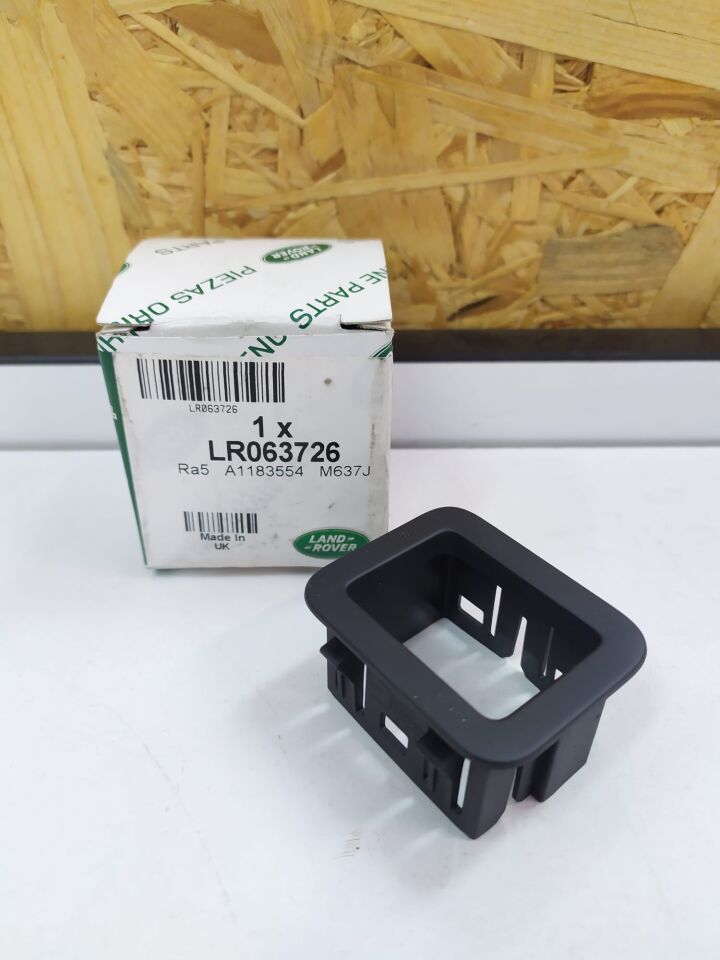 LR063726 - KAPI KLİTLEME BAKALİTİ SAĞ(3.0L/V6/VOGUE) - Land Rover