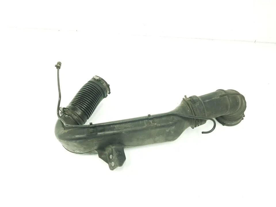 LR010556 - HAVA FİLTRE ÜST BORU SOL (3.6) - Land Rover