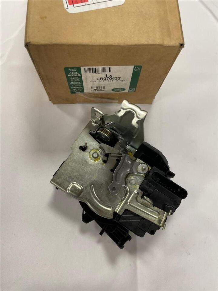 LR070432 - ARKA KAPI KİLİDİ SOL (DİSC.SPORT/VELAR/DEF) - Land Rover