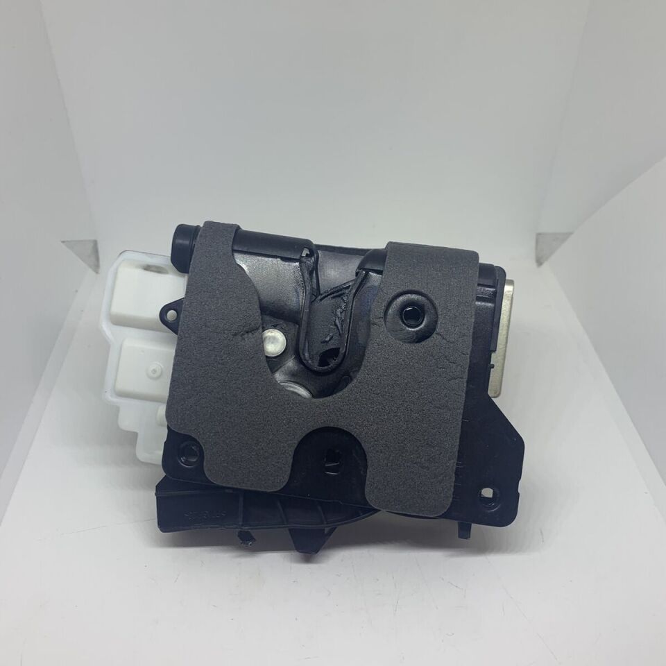 LR070432 - ARKA KAPI KİLİDİ SOL (DİSC.SPORT/VELAR/DEF) - Land Rover