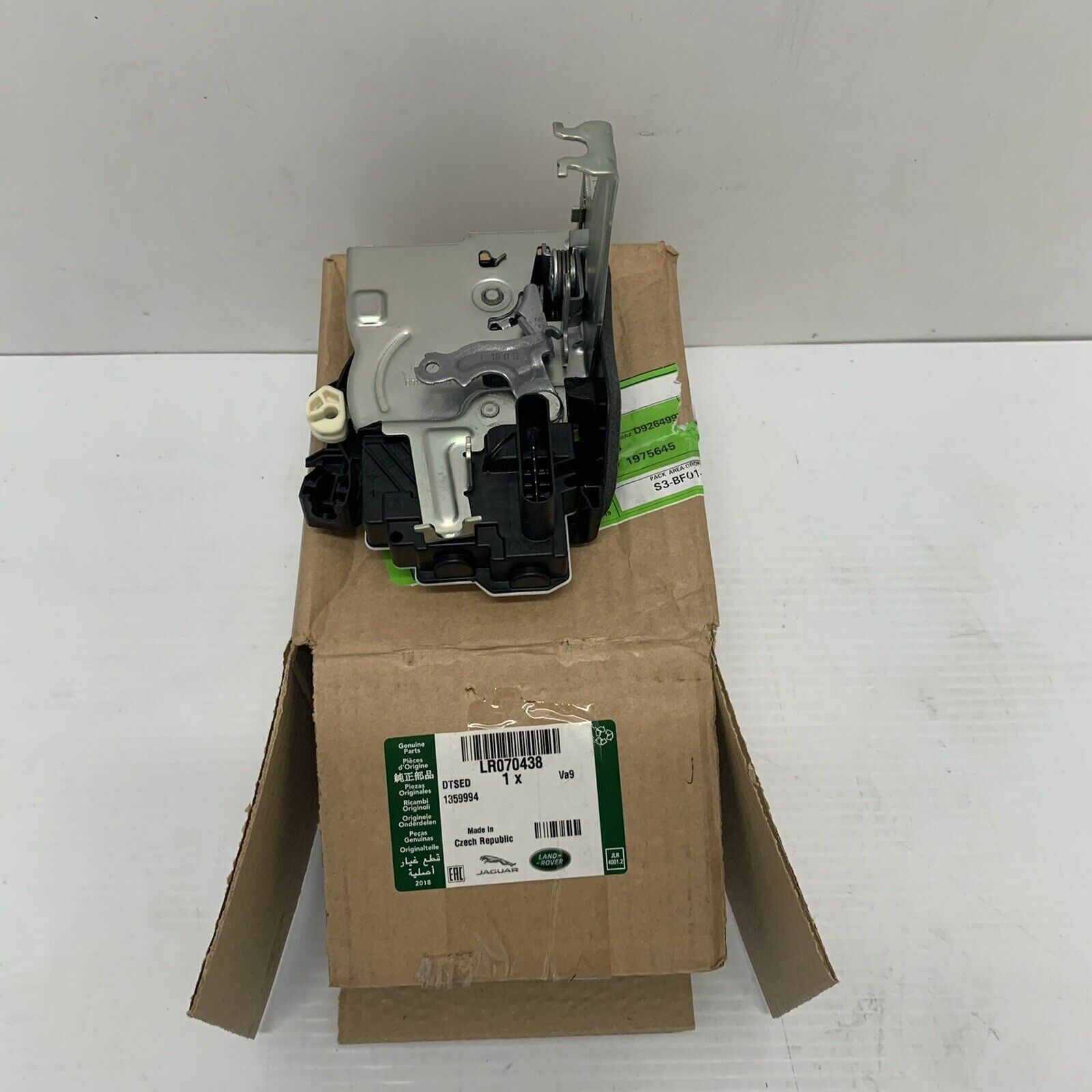 LR070438 - ÖN KAPI KİLİDİ SOL (DİSC.SPORT/VELAR/DEF) - Land Rover