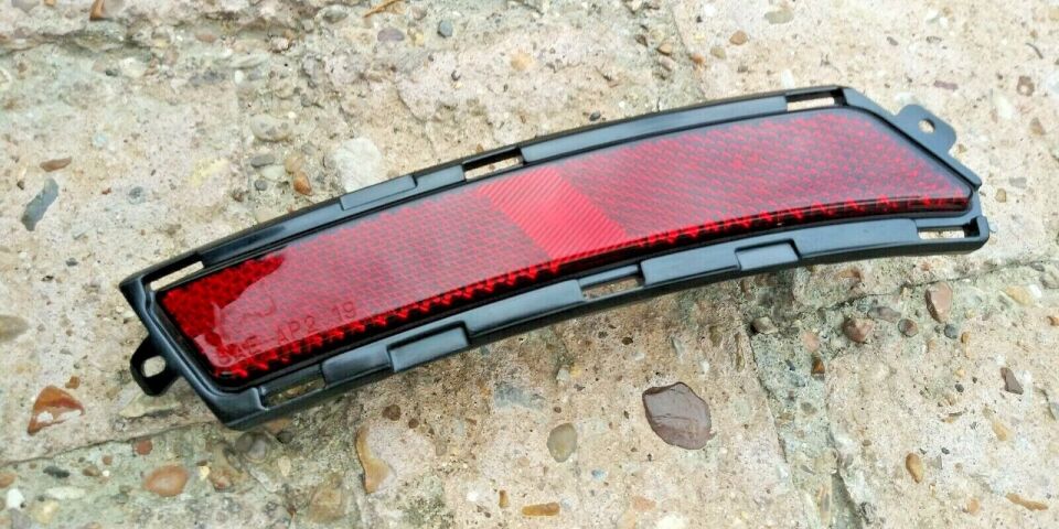 LR135947 - ARKA REFLEKTÖR SAĞ (NEW DEFENDER) - Land Rover