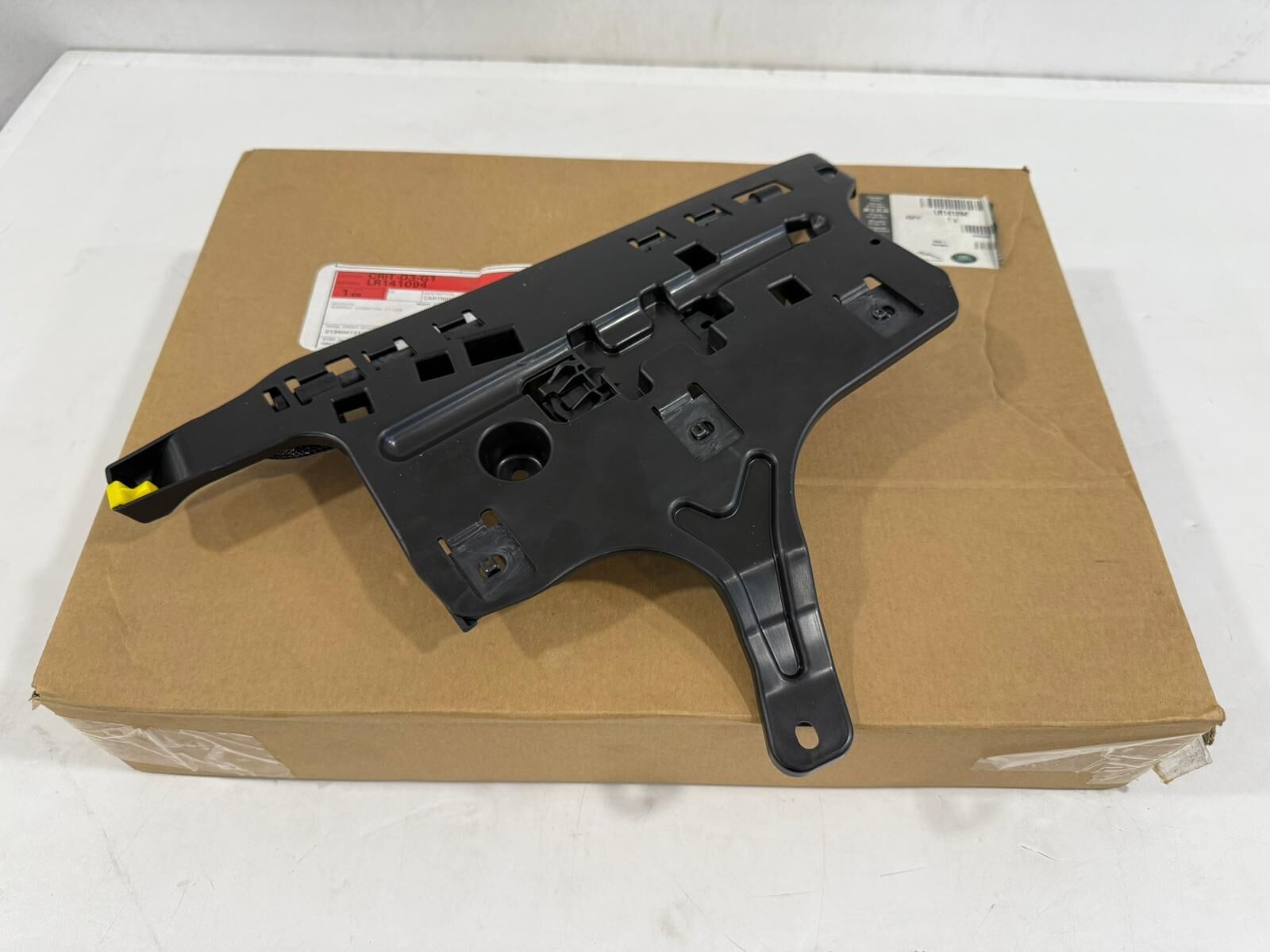 LR141095 - ARKA BAGAJ KAPAK SENSÖRÜ SOL (VELAR) - Land Rover