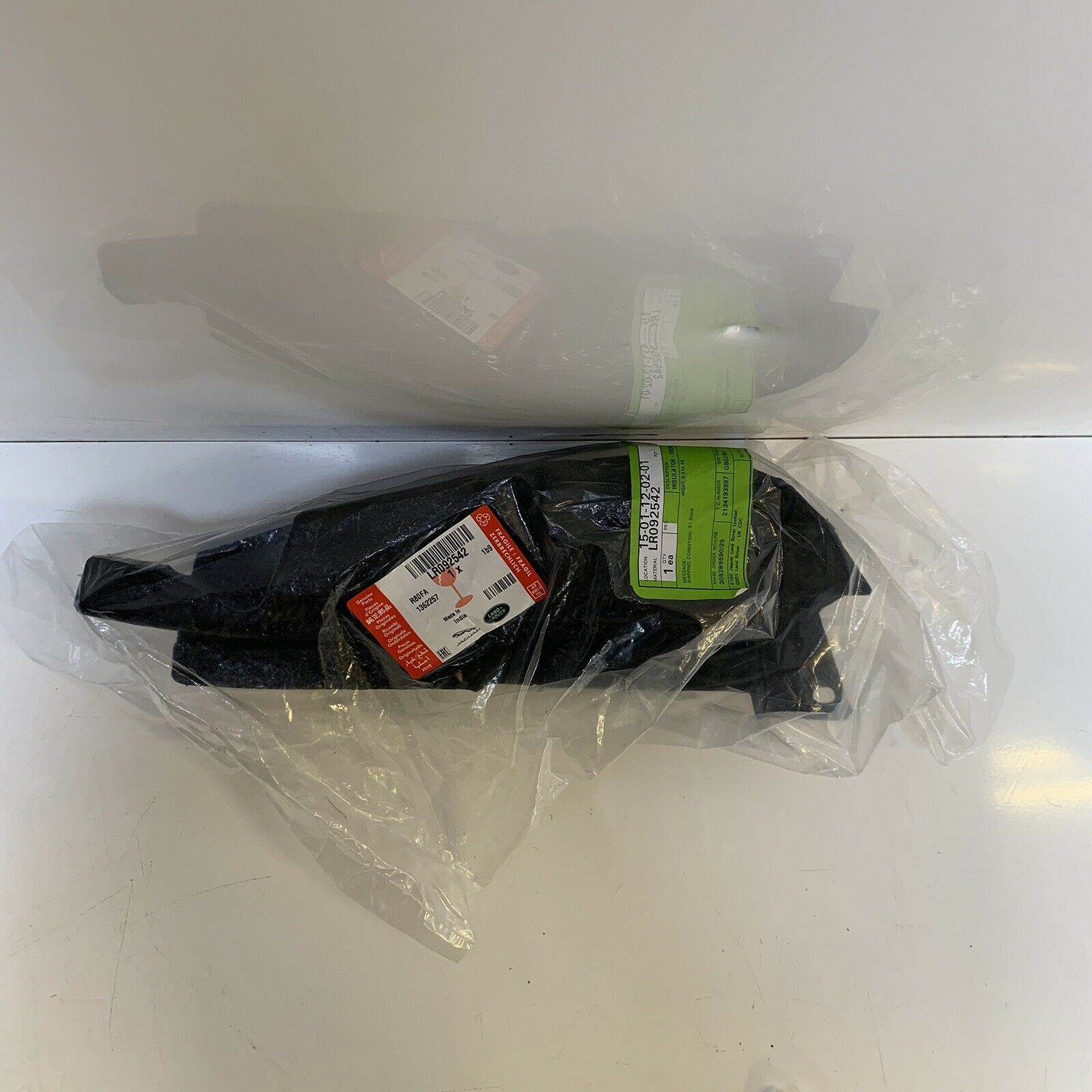 LR092542 - MOTOR İZALASYONU SOL (VELAR) - Land Rover