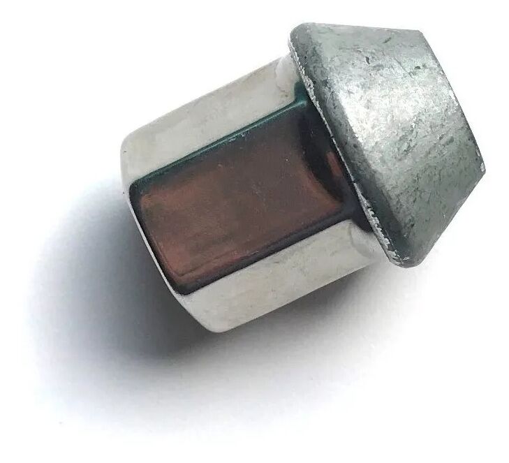 LR001381 - BİJON SOMUNU (2.2/EVOQUE/FREEL.2) - Land Rover