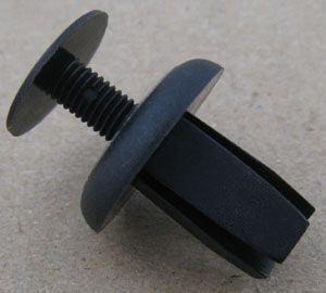 DYQ000010 - ÖN CAM ALT IZGARA KLİPS(1.8) - Land Rover