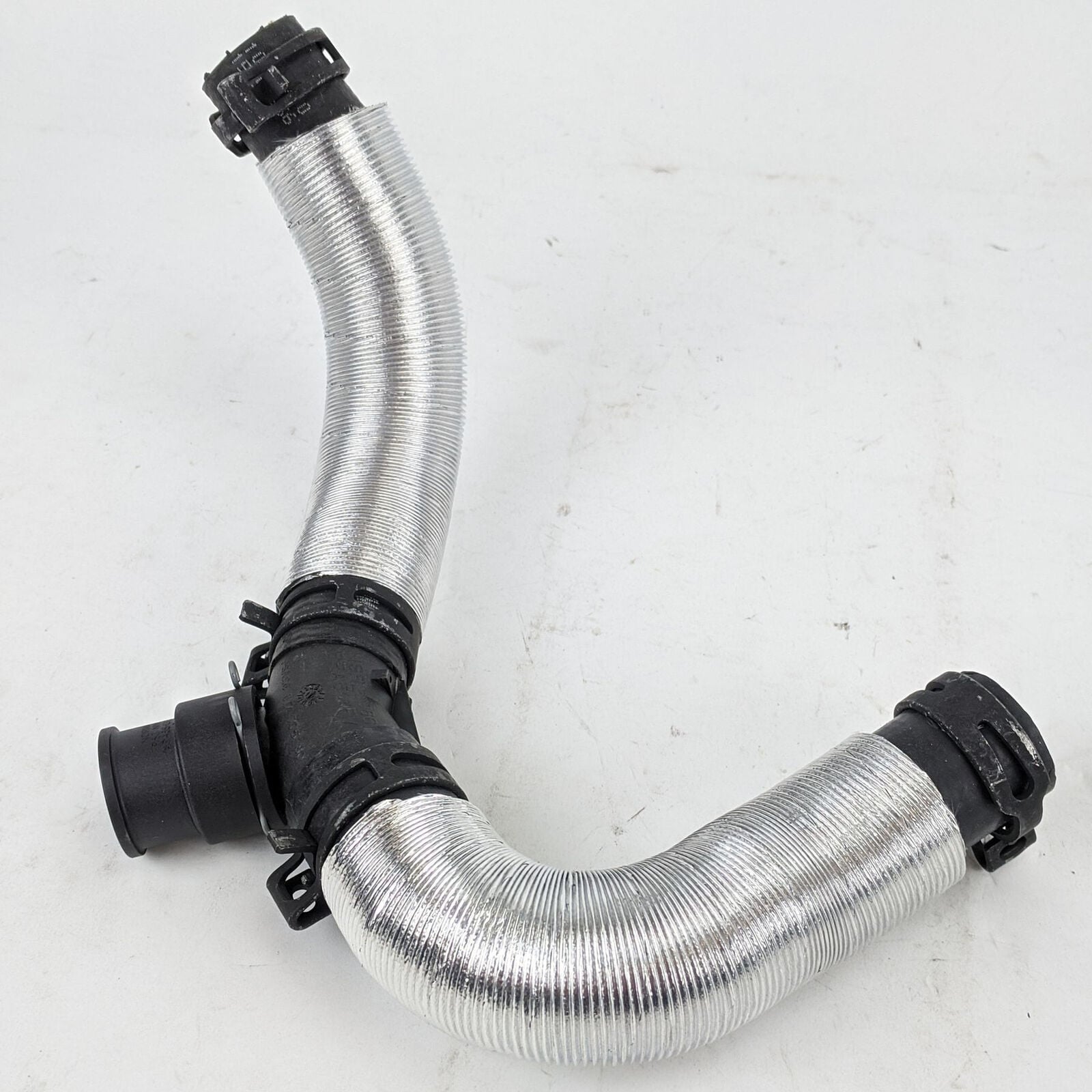 LR004298 - EGR SOĞUTUCU GİRİŞ HORTUMU (2.2) - Land Rover