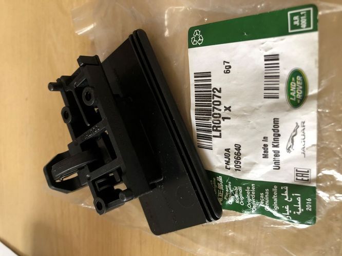 LR007072 - TORPİDO AÇMA KOLU/EBONY (2.2) - Land Rover