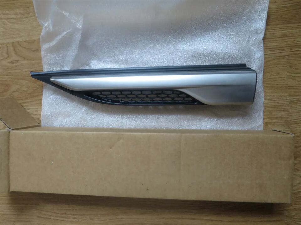 LR027321 - ÖN ÇAMR.IZGARA SOL(EVOQUE) - Land Rover