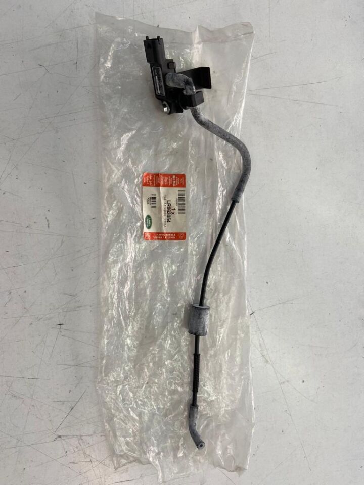 LR063054 - YAĞ SEPERATÖR HORTUMU (3.0V6/D) - Land Rover