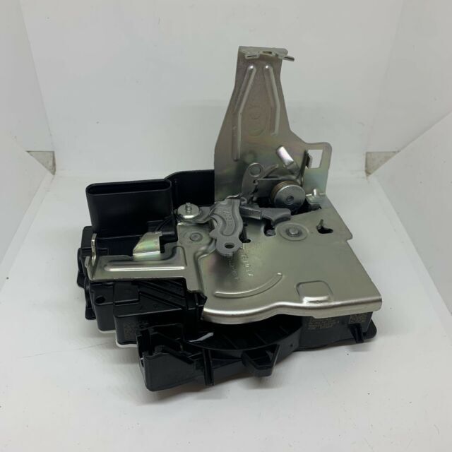 LR070430 - ARKA KAPI KİLİDİ SAĞ (VELAR/NEW DEF.) - Land Rover