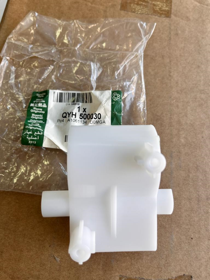 QYH500030 - DİREKSİYON KOLON BRAKETİ 3.0 (VOGUE) - Land Rover