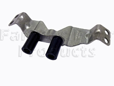 WCU500130 - EGZOZ BORU BRAKETİ ORTA (2.7/3.0/RRS/DİSC.S3-4/VELAR) - Land Rover