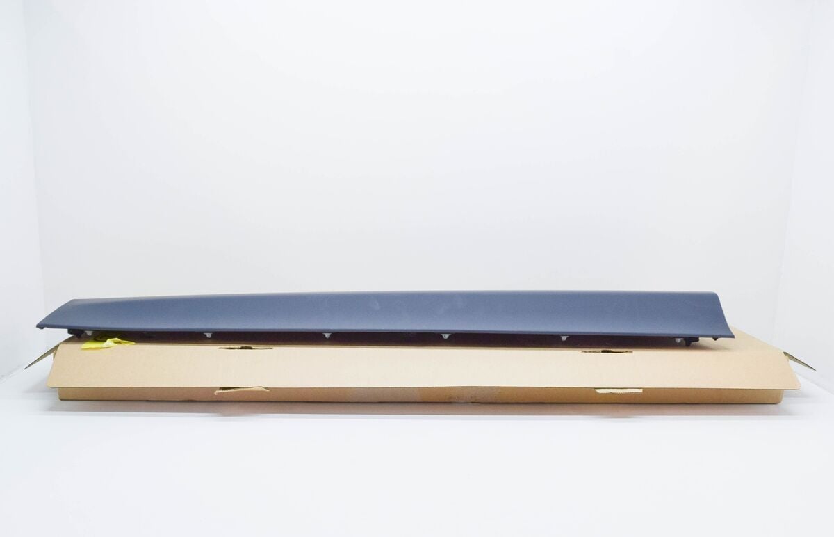 LR087419 - ÖN KAPI ALT BAKALİT SAĞ(DİSCO/SPORT) - Land Rover