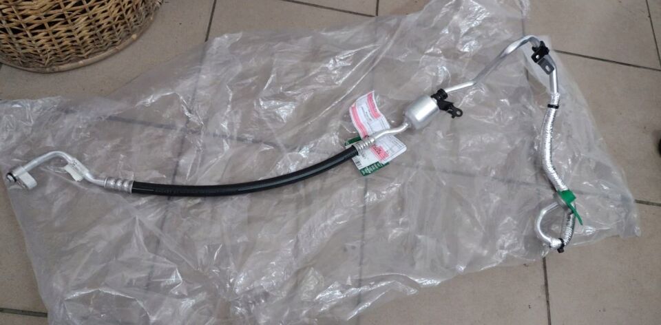 LR013861 - A/C RADYATÖR BORUSU (3.0 SPORT/DİSC.S4) - Land Rover