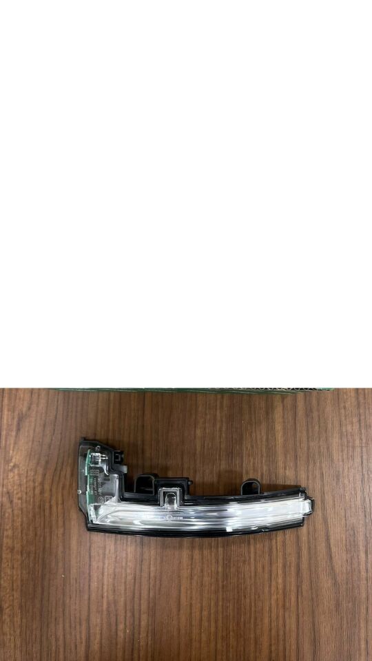 LR027946G - AYNA SİNYALİ SOL (3.0L V6/NWD/4) - Eurospare