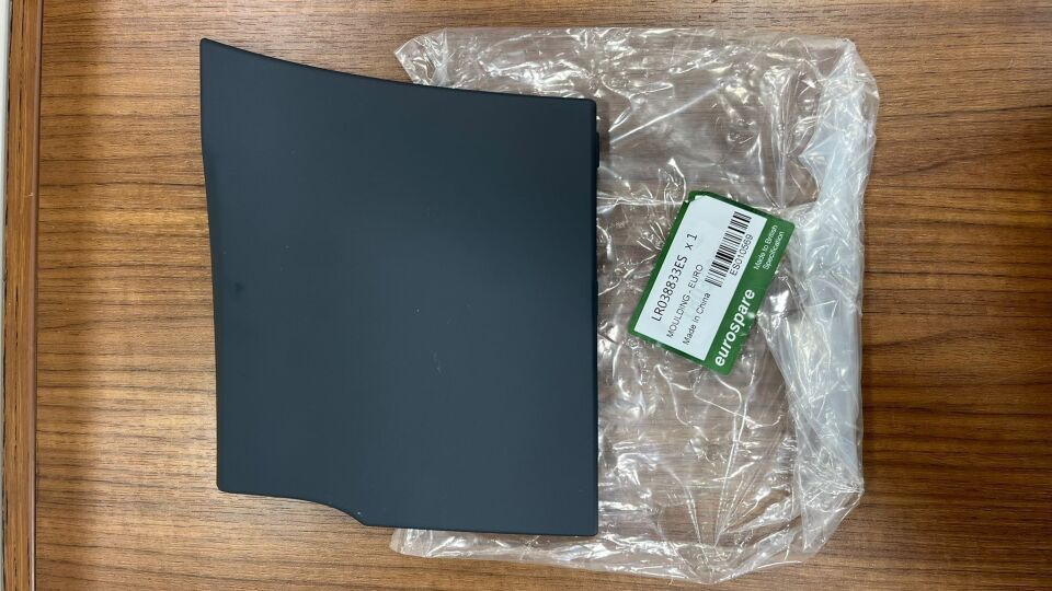 LR038833G - ÖN ÇAMURLUK BAKALİT SAĞ (3.0L V6) - Eurospare