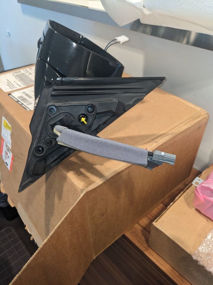 LR093172 - YAN AYNA SOL (VELAR ) - Land Rover